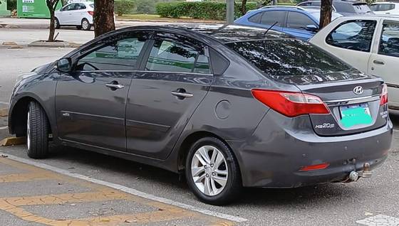 HYUNDAI HB20S 1.6 PREMIUM 16V FLEX 4P AUTOMÁTICO HYUNDAI HB20S 1.6 PREMIUM 16V FLEX 4P AUTOMÁTICO